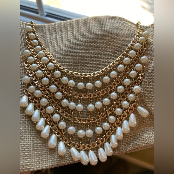 Gorgeous Cascading Faux Pearls Necklace - Picture 2 of 8
